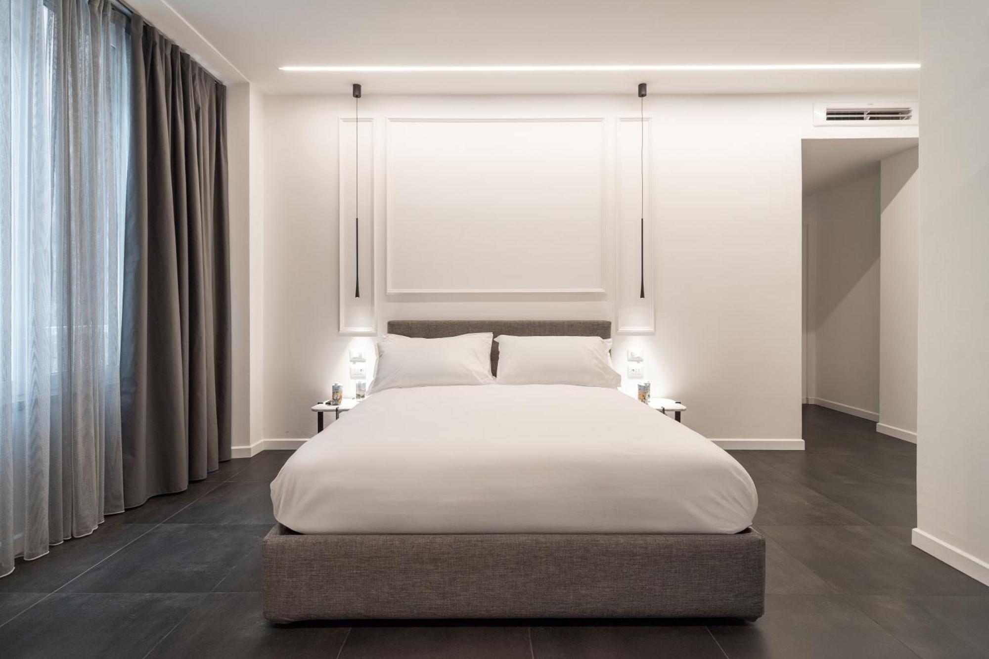 King Hotel *
