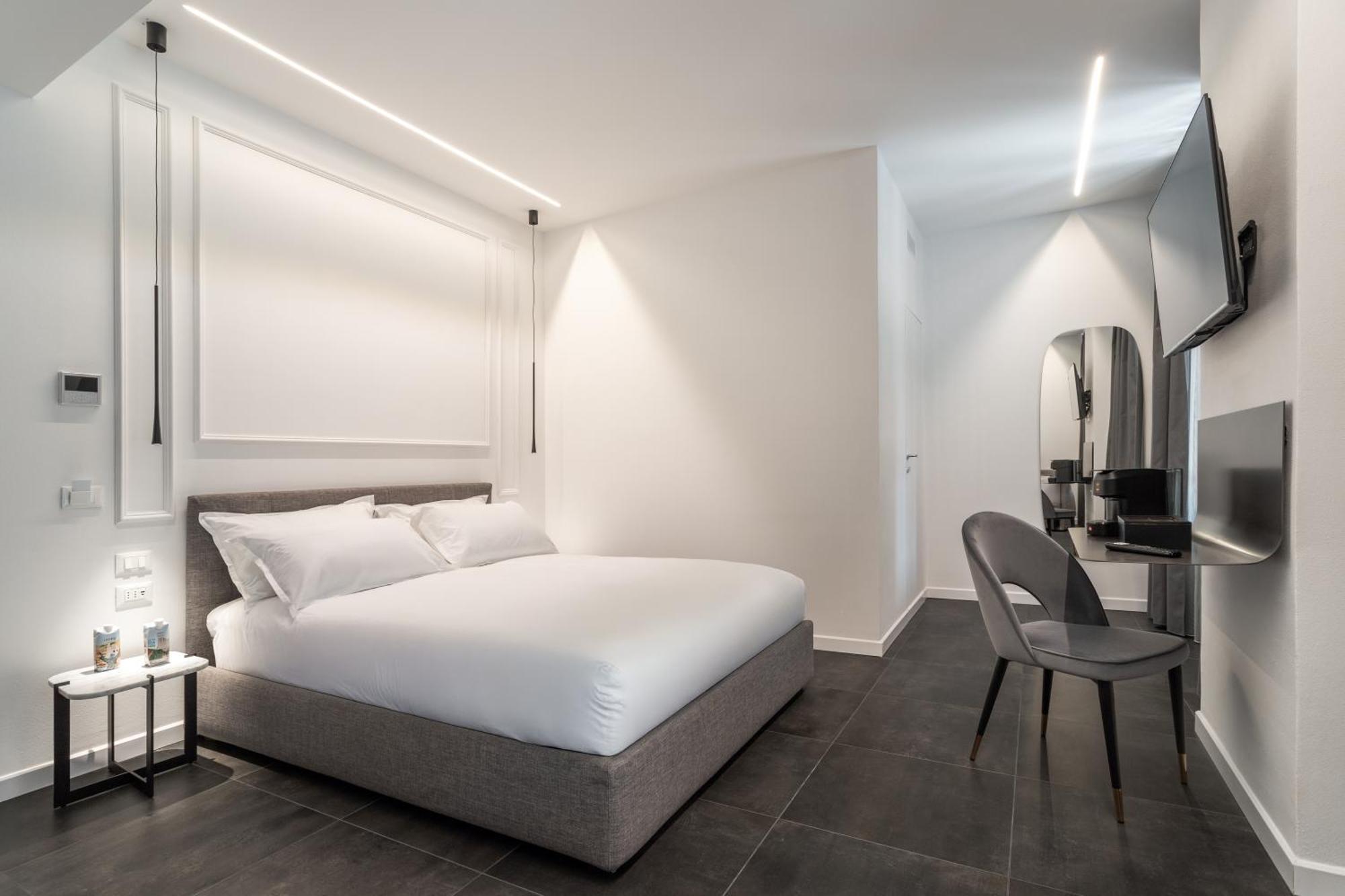 King Hotel *